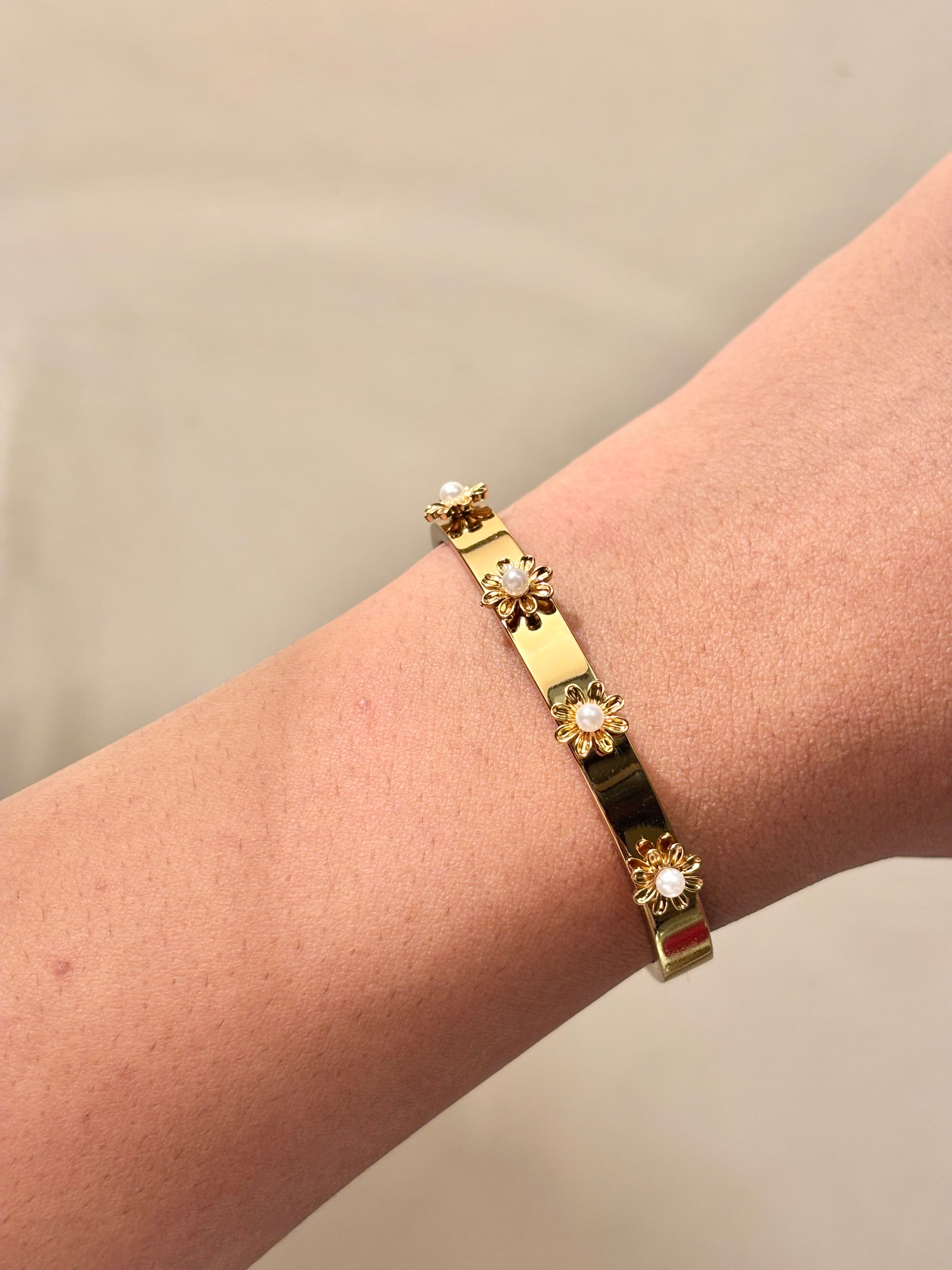 THE PRIMROSE PEARL CUFF