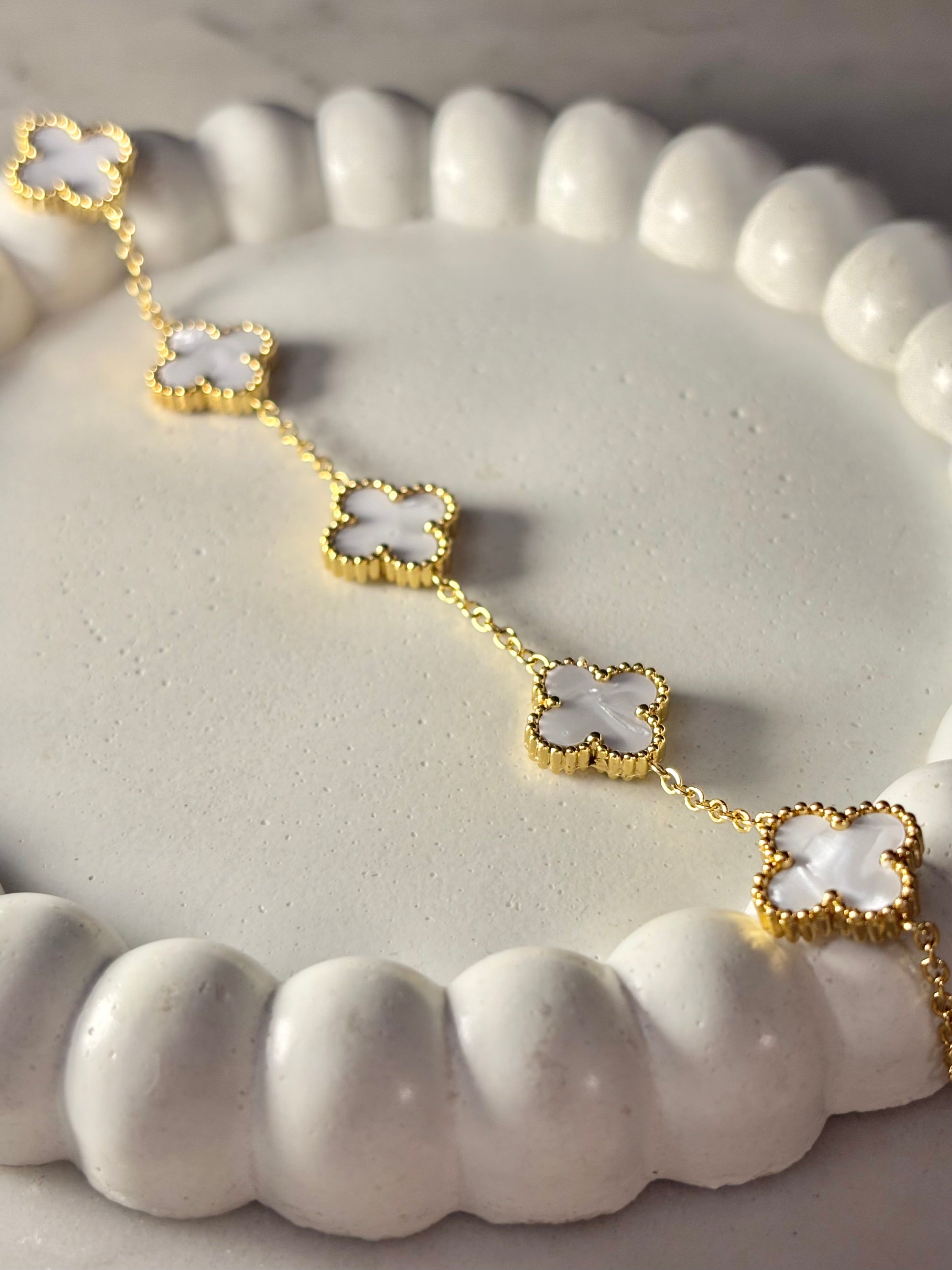 MOTHER OF PEARL CLOVER BRACELET