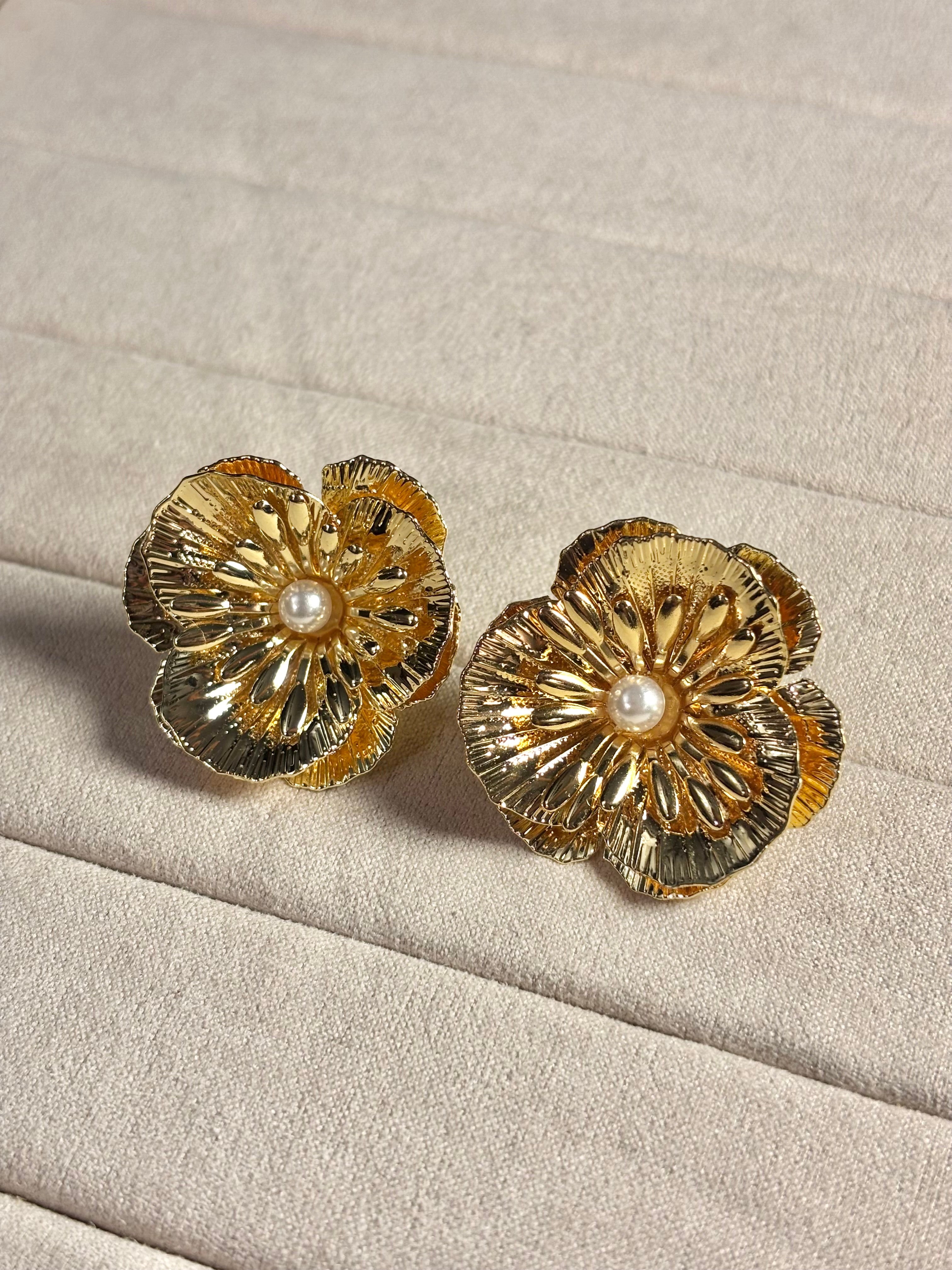 BOTANICAL PEARL STUDS