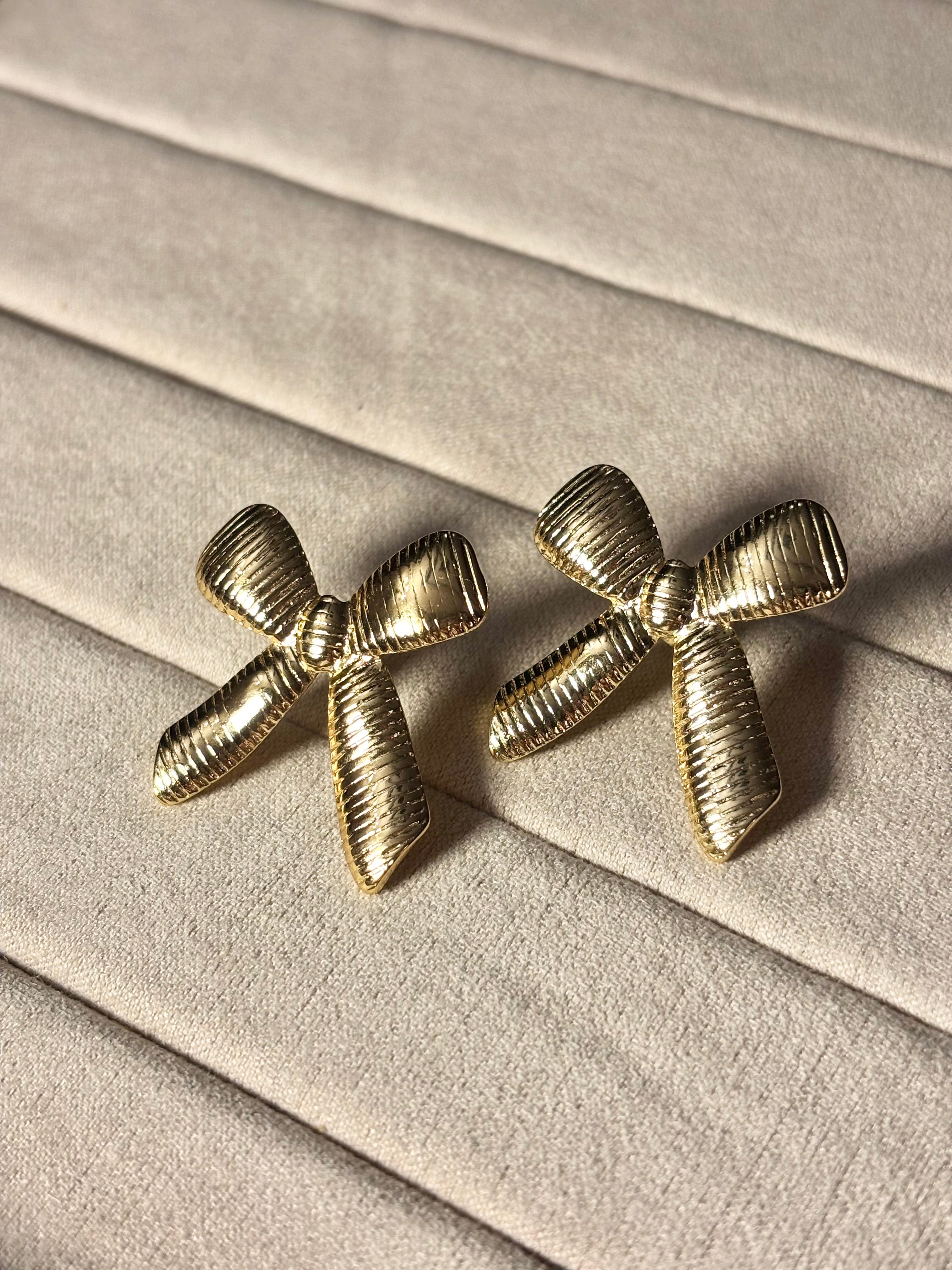RIBBON BOW STUDS