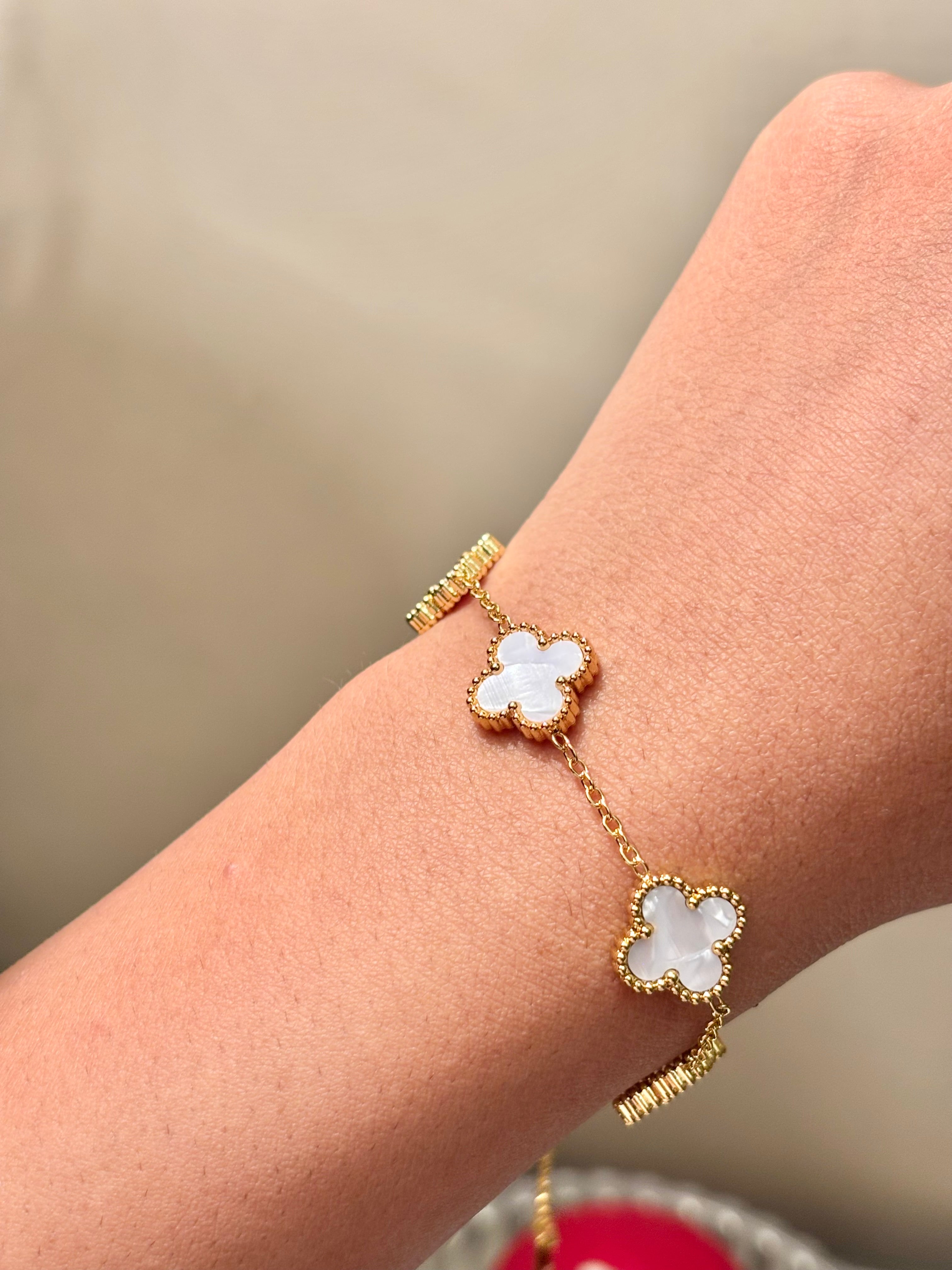 MOTHER OF PEARL CLOVER BRACELET