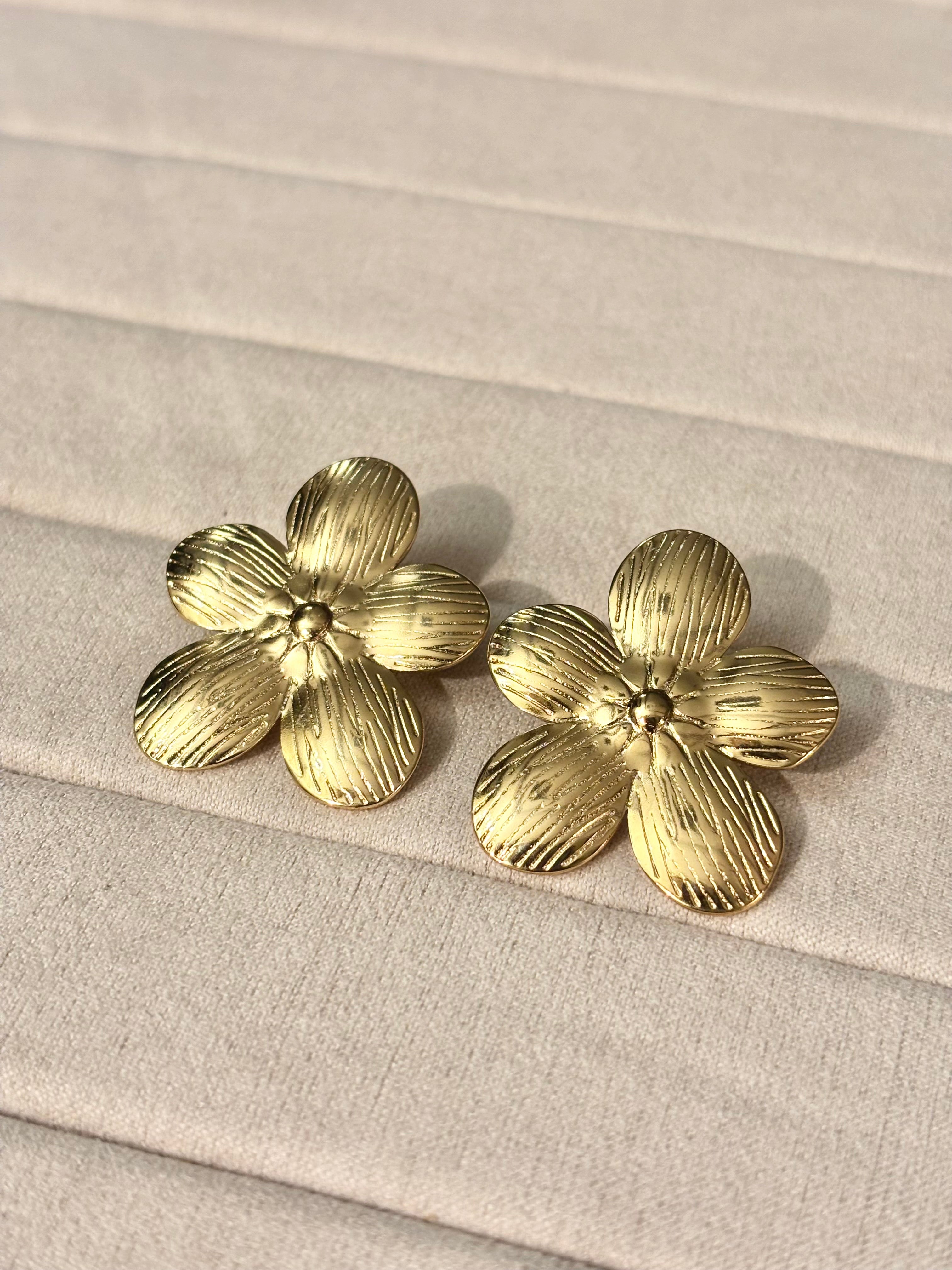 DAILY FLORA STUDS