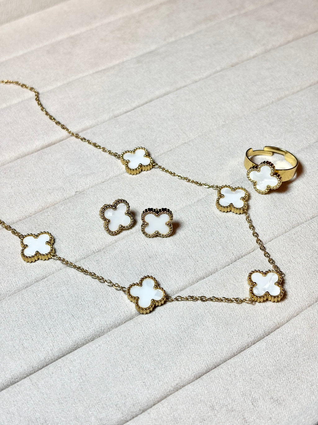 THE LUMIÈRE CLOVER SET