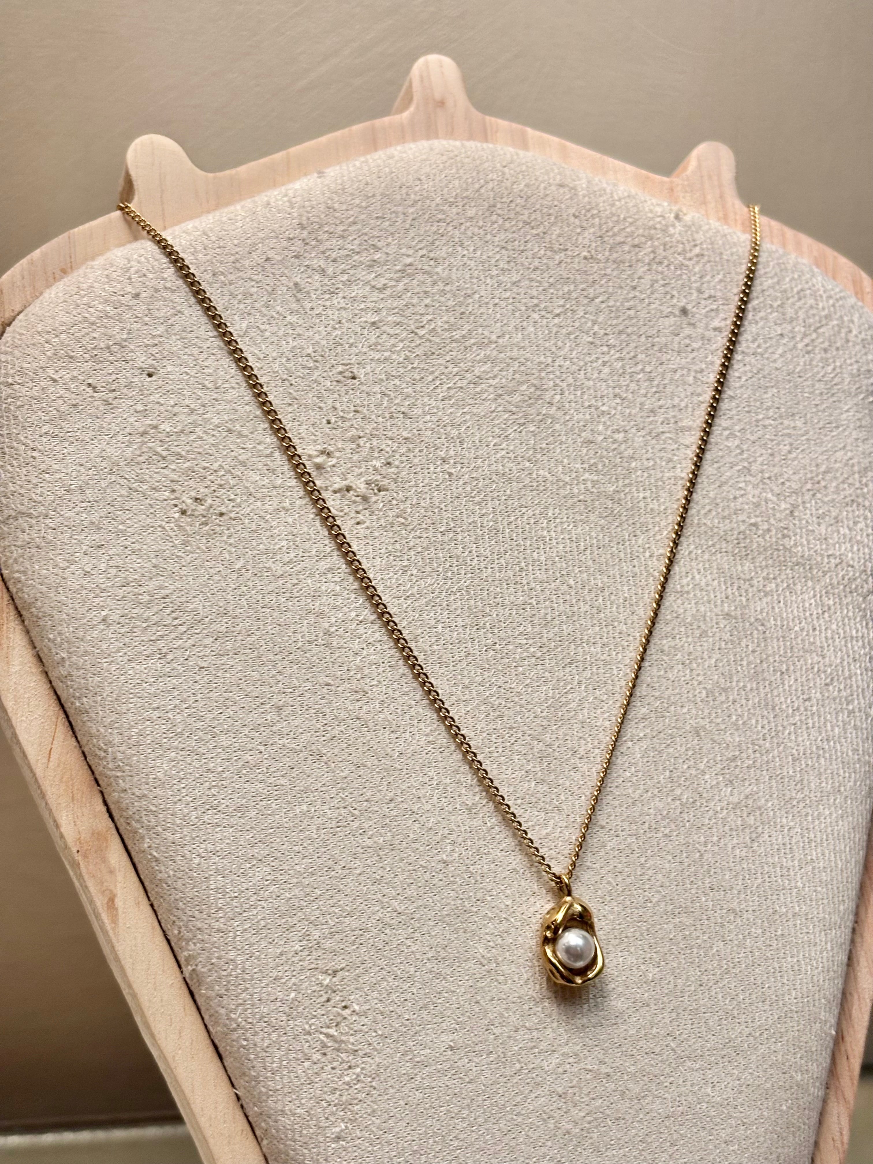 LUMINA PEARL SOLITAIRE NECKLACE