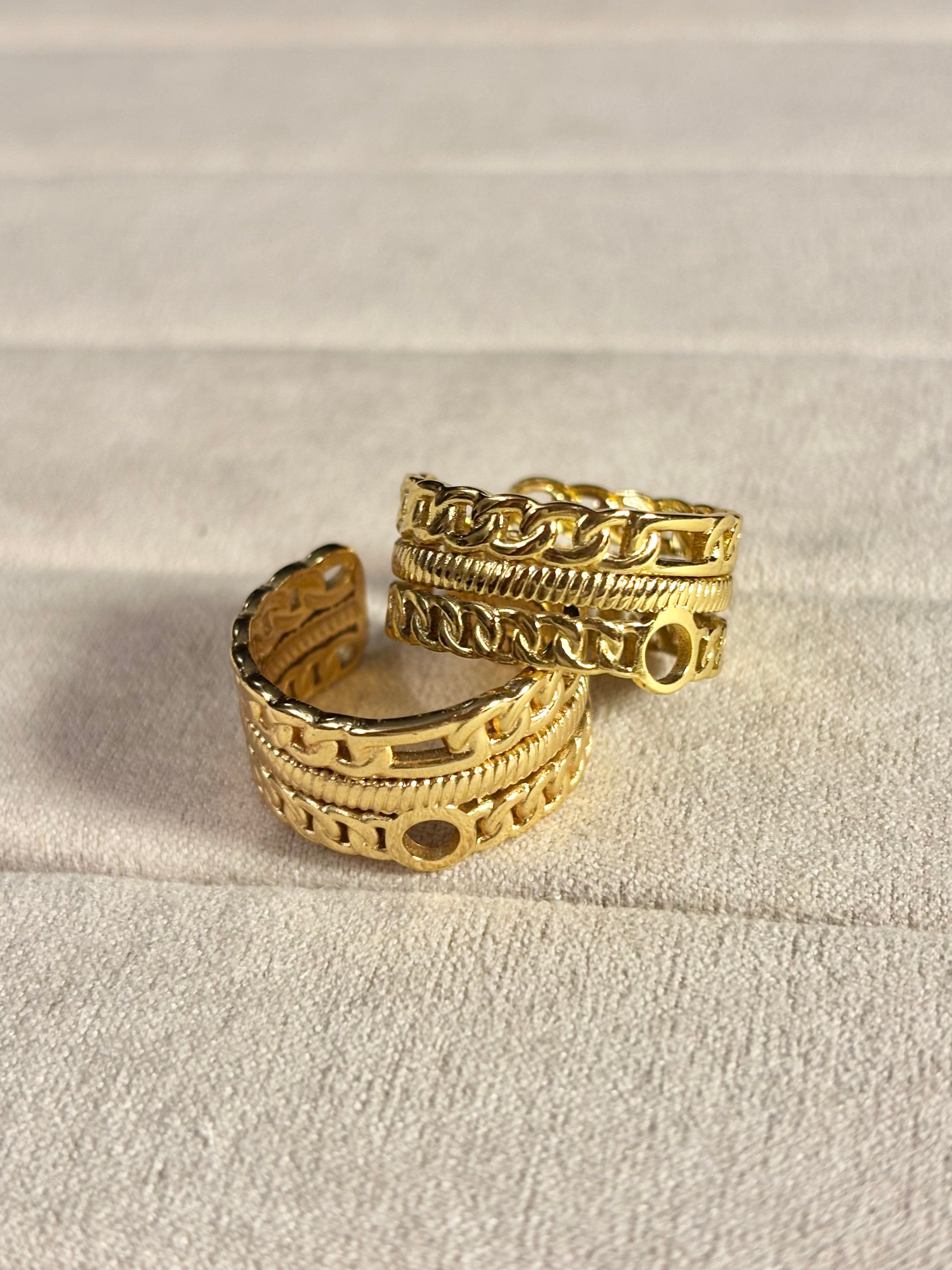 CUTOUT CHAIN BAND