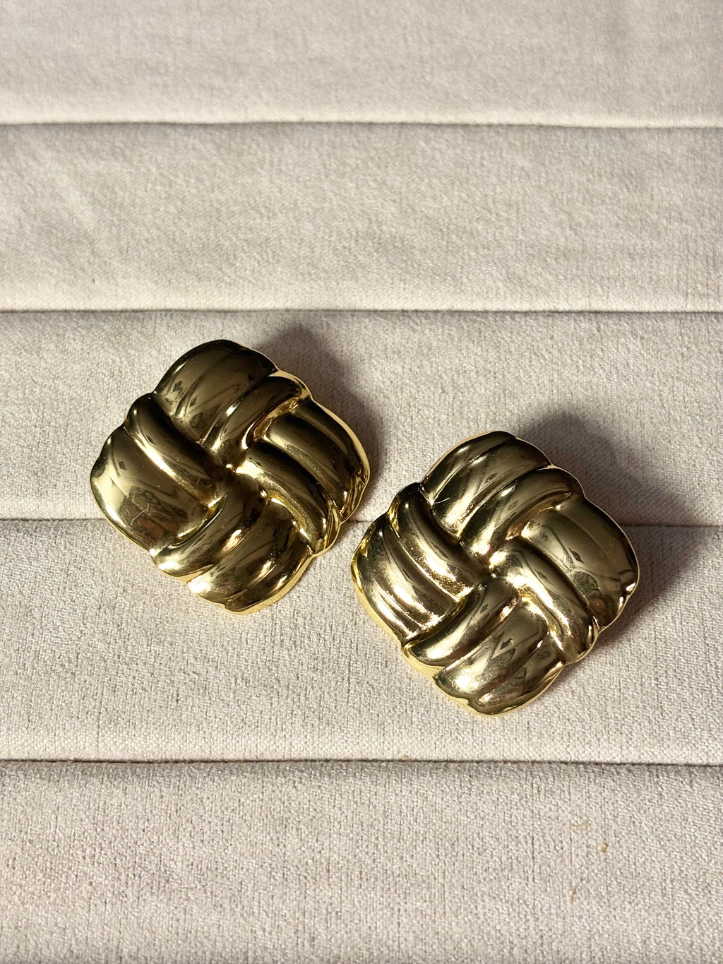 GILDED WOVEN STUDS
