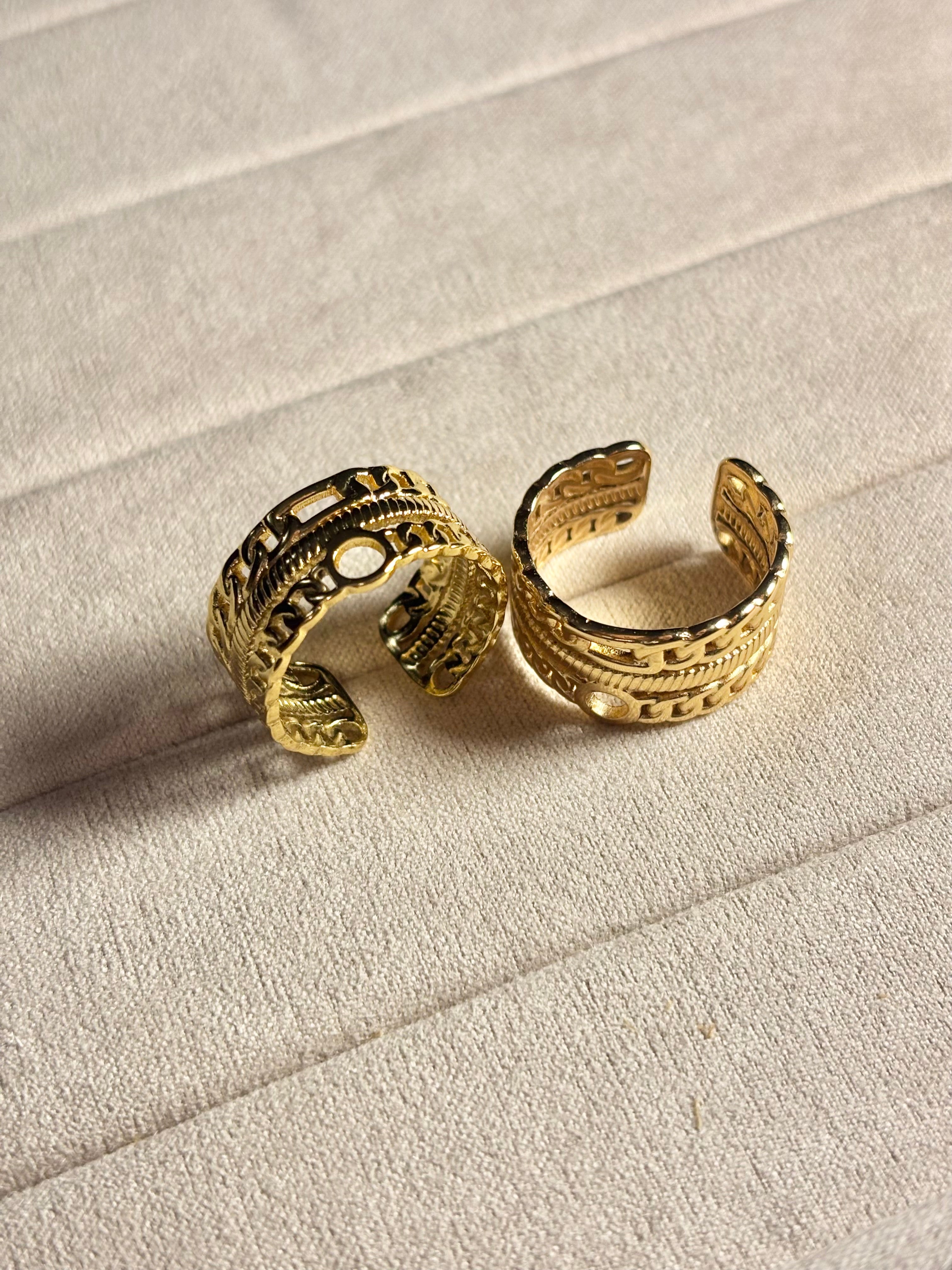 CUTOUT CHAIN BAND